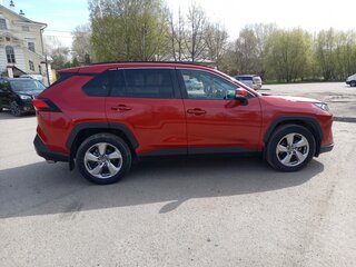 2021 Toyota RAV4 V (XA50), красный, 2870000 рублей, вид 4