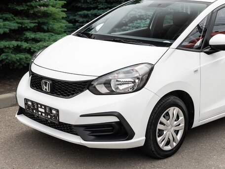 2022 Honda Fit IV Рестайлинг, белый, 1370000 рублей, вид 2