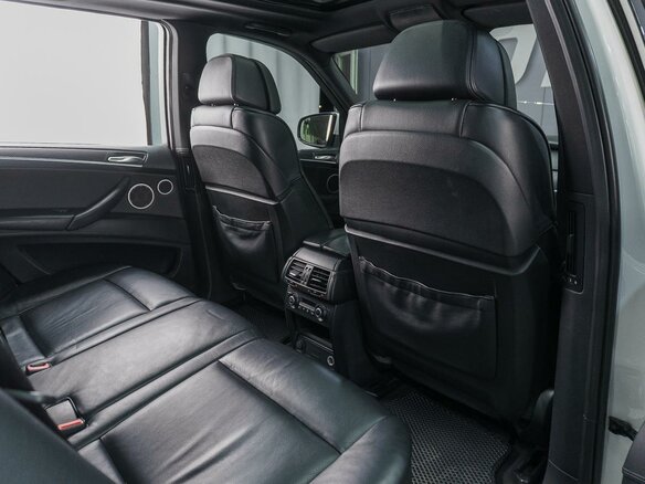 2011 BMW X5 M I (E70), белый - вид 12