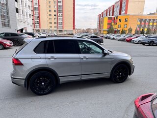 2018 Volkswagen Tiguan II, серебристый, 3000000 рублей, вид 4