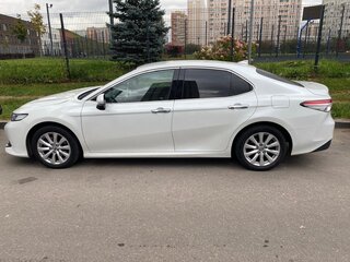 2018 Toyota Camry VIII (XV70), белый, 2450000 рублей, вид 5