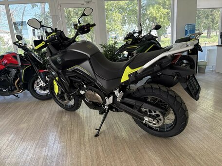 2026 QJMotor SVT 650 X, зелёный, 729000 рублей, вид 3