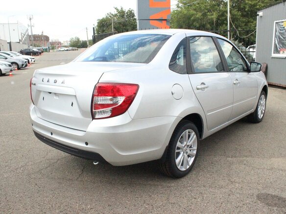 2026 Lada (ВАЗ) Granta I Рестайлинг, серебристый, 1208000 рублей - вид 2