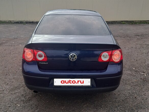 2010 Volkswagen Passat B6, синий, 500000 рублей - вид 3