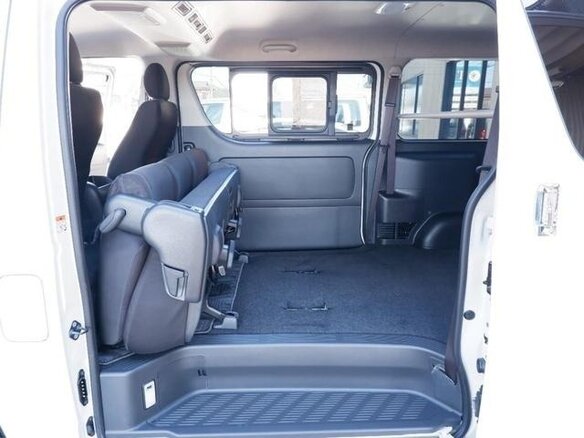 2023 Toyota HiAce H200 Рестайлинг, белый, 4989000 рублей - вид 15