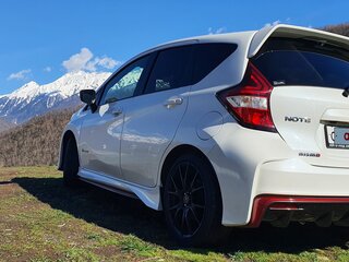 2018 Nissan Note Nismo e-Power II Рестайлинг, белый, 1450000 рублей, вид 3
