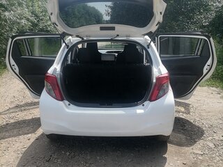 2012 Toyota Vitz III (XP130), белый, 580000 рублей, вид 4