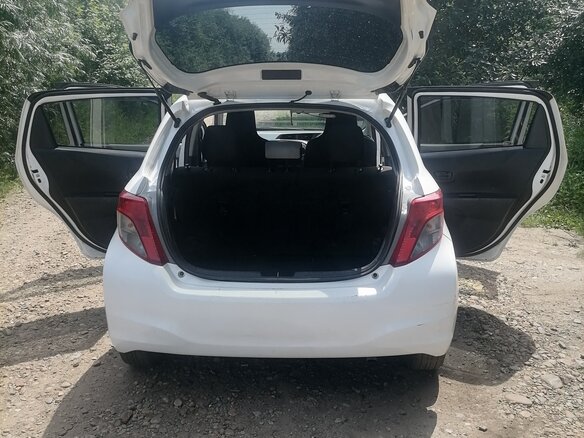 2012 Toyota Vitz III (XP130), белый, 580000 рублей - вид 3