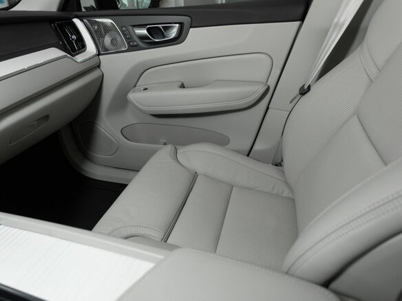2026 Volvo XC60 II Рестайлинг 2, серый - вид 9