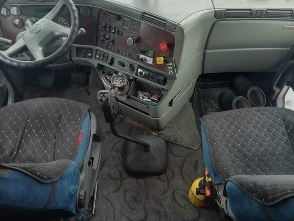 1998 Freightliner FLC, белый, 1200000 рублей - вид 4