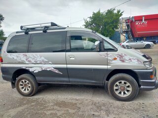 2002 Mitsubishi Delica IV, серый, 1800000 рублей, вид 3