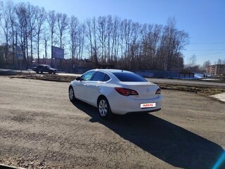 2013 Opel Astra J Рестайлинг, белый, 680000 рублей, вид 4