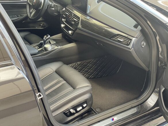 2019 BMW 5 серии 530d xDrive VII (G30/G31/G38), серый, 4500000 рублей - вид 4