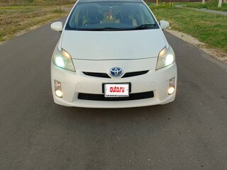 2010 Toyota Prius III (XW30), белый, 950000 рублей, вид 2