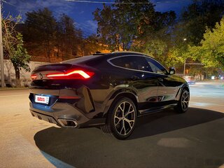 2021 BMW X6 40i III (G06), синий, 8000000 рублей, вид 1