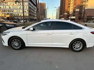 2019 Hyundai Sonata VII (LF) Рестайлинг, белый, 2350000 рублей, вид 2