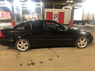 2008 Mercedes-Benz E-Класс 230 III (W211, S211) Рестайлинг, чёрный, 800000 рублей, вид 3