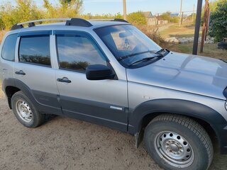 2014 Chevrolet Niva I Рестайлинг, серебристый, 725000 рублей, вид 4