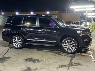 2017 Toyota Land Cruiser 200 Series Рестайлинг 2, чёрный, 8100000 рублей, вид 4