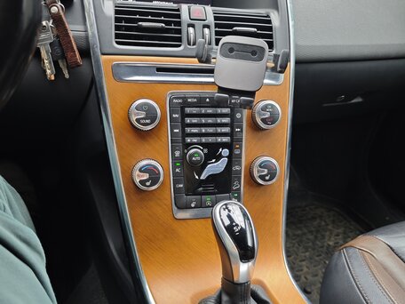 2017 Volvo XC60 I Рестайлинг, коричневый, 1999000 рублей, вид 5