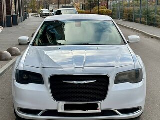 2015 Chrysler 300C II Рестайлинг, белый, 1600000 рублей, вид 3