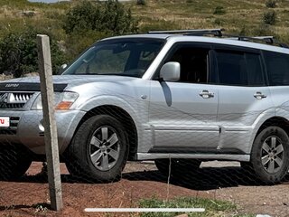 2002 Mitsubishi Montero III, серебристый, 550000 рублей, вид 3