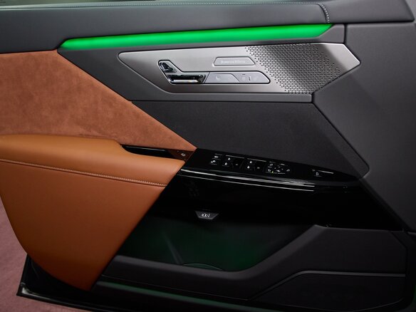 2026 BMW 7 серии 740 xDrive VII (G70) Рестайлинг, зелёный, 27790000 рублей - вид 33