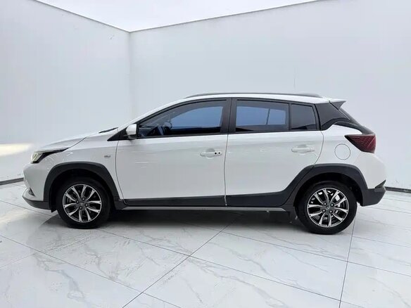 2022 Toyota Yaris L XP150 Рестайлинг, белый, 947000 рублей - вид 4