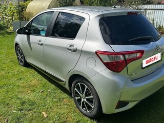 2018 Toyota Yaris III Рестайлинг 2, серебристый, 1150000 рублей, вид 4