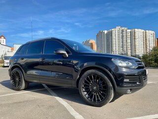 2011 Volkswagen Touareg II, чёрный, 2150000 рублей, вид 3