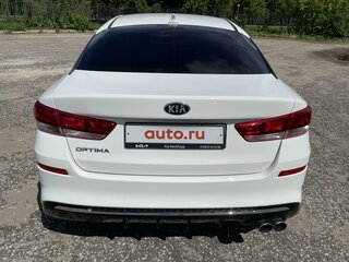 2019 Kia Optima IV Рестайлинг, белый, 1465000 рублей, вид 4