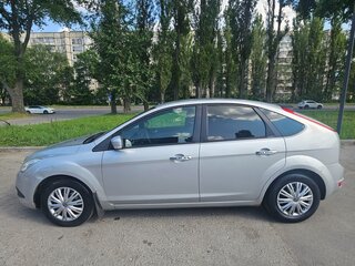 2010 Ford Focus II Рестайлинг, серебристый, 470000 рублей, вид 2