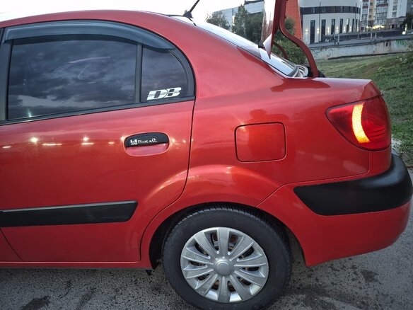 2006 Kia Rio II, красный, 550000 рублей - вид 13