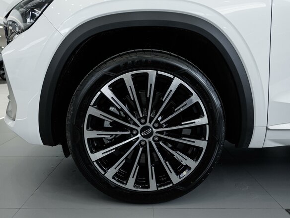 2026 Geely Monjaro I Рестайлинг, белый - вид 2