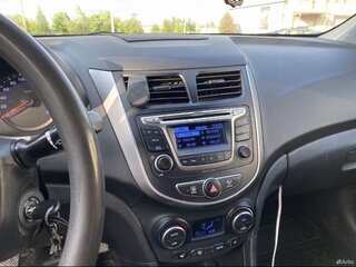 2015 Hyundai Solaris I Рестайлинг, серебристый, 800000 рублей, вид 5