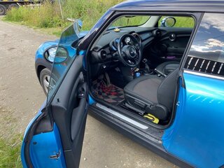 2017 Mini Hatch Cooper III (F55/F56), голубой, 1700000 рублей, вид 4