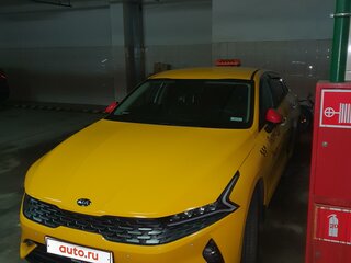 2021 Kia K5 III, жёлтый, 2800000 рублей, вид 2
