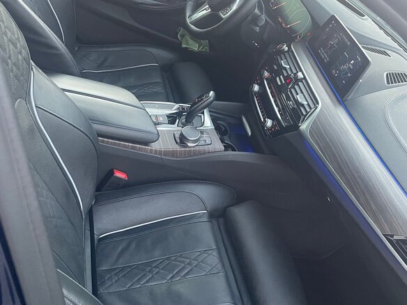 2018 BMW 5 серии 530d xDrive VII (G30/G31/G38), синий, 4000000 рублей - вид 13