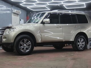 2007 Mitsubishi Pajero IV, бежевый, 1350000 рублей, вид 1