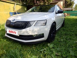 2018 Skoda Octavia III (A7) Рестайлинг, белый, 1900000 рублей, вид 3