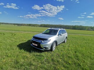 2015 Mitsubishi Outlander III Рестайлинг, серебристый, 1800000 рублей, вид 2