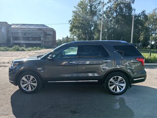 2018 Ford Explorer V Рестайлинг 2, серый, 3540000 рублей, вид 3