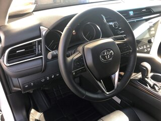2020 Toyota Camry VIII (XV70), белый, 3650000 рублей, вид 3