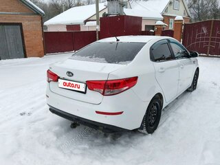 2015 Kia Rio III Рестайлинг, белый, 850000 рублей, вид 5