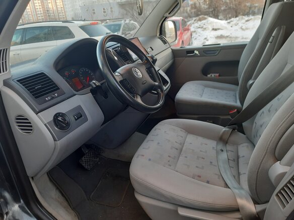 2004 Volkswagen Multivan T5, серый, 1530000 рублей - вид 7