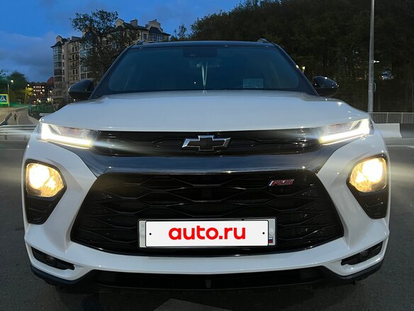 2020 Chevrolet TrailBlazer III, белый, 2200000 рублей - вид 3