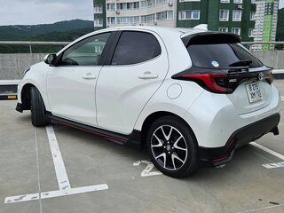 2020 Toyota Yaris IV, белый, 1410000 рублей, вид 5