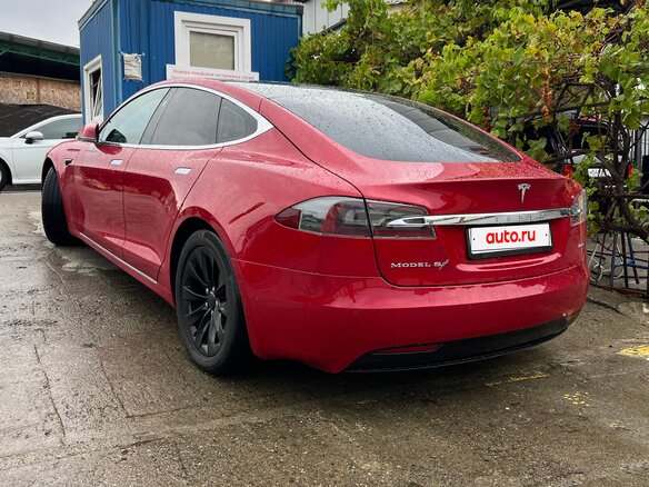2017 Tesla Model S 75D I Рестайлинг, красный, 1650000 рублей - вид 2