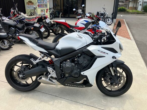 2024 Honda CBR 650R, белый - вид 1