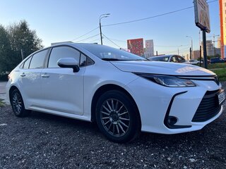 2022 Toyota Corolla Sporty XII (E210) Рестайлинг, белый, 1850000 рублей, вид 3